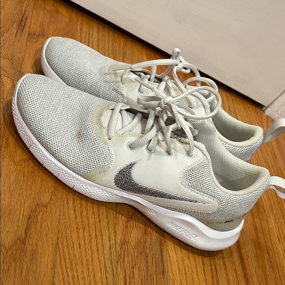 Nike flex sneakers